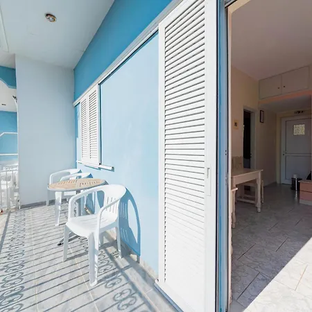 ゲストハウス Alex Bar 3*