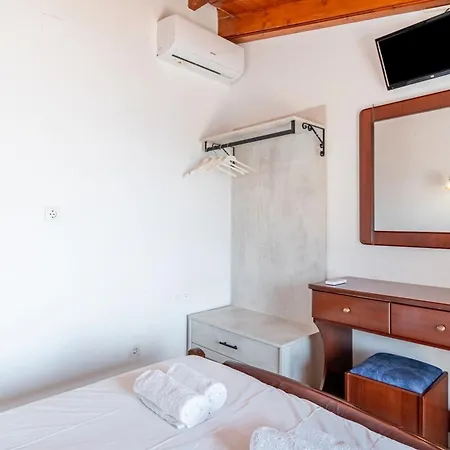 ゲストハウス Alex Bar